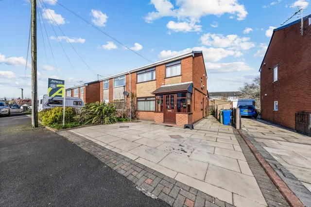 Abbey Road, Lowton, WA3, photo 1
