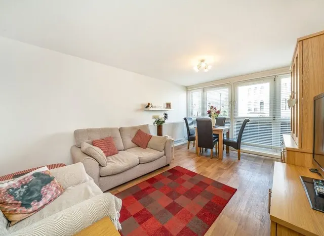 Queens Crescent, Kentish Town, NW5, photo 1