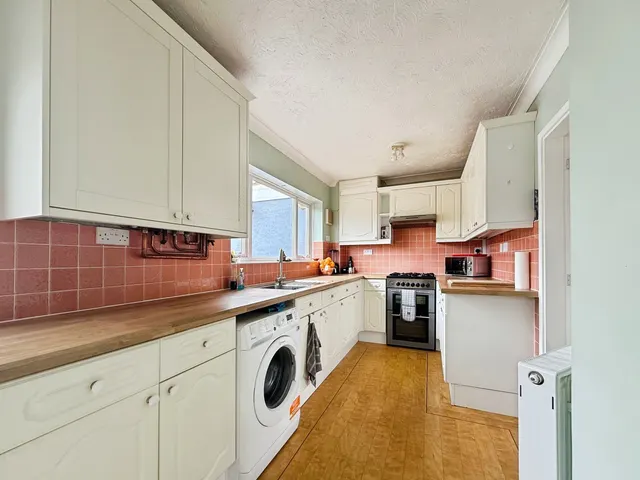 Photo 2 — Merton Road, Basingstoke, Hampshire, RG21 5UB