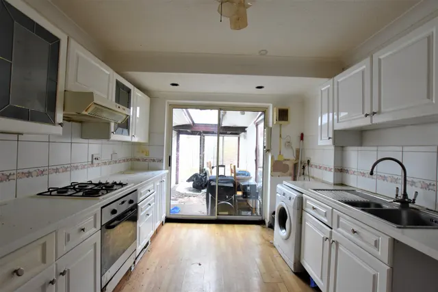 Photo 3 — Clayhill Crescent, Mottingham, SE9 4JB