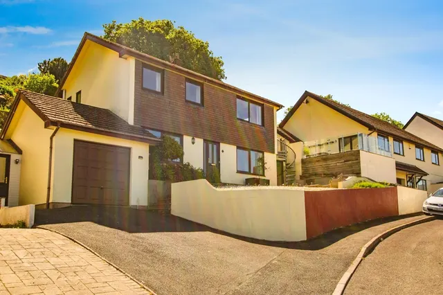 Lawnswood, Saundersfoot, SA69, photo 1