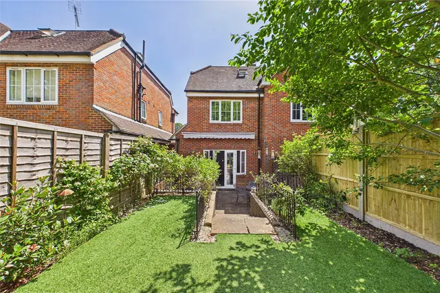 Thorndown Lane, Windlesham, GU20, photo 2