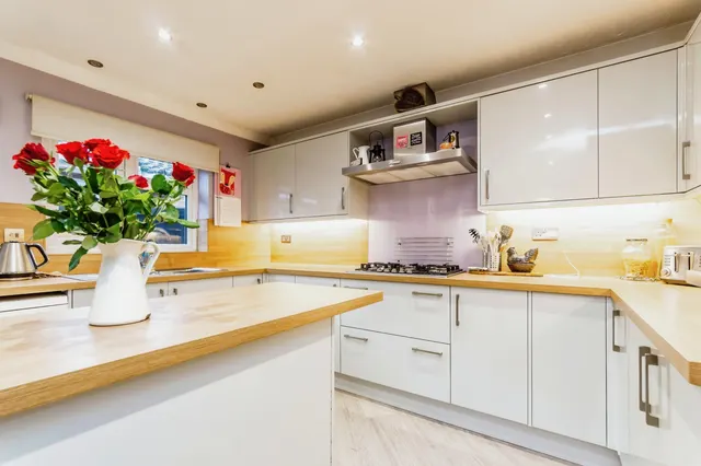 Photo 3 — Essendene Road, Caterham, Surrey, CR3