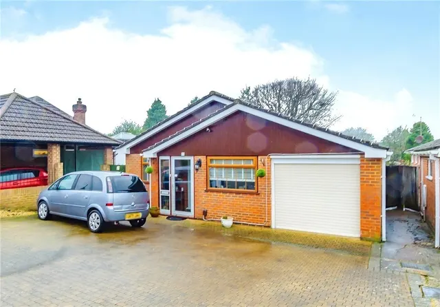 Essendene Road, Caterham, Surrey, CR3, photo 1