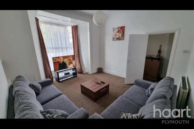 Plymouth, PL4, photo 2
