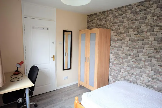 Teddington Close, CT1, photo 2