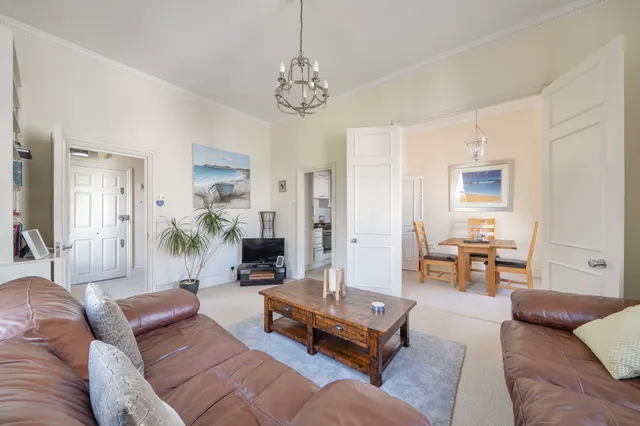 Photo 2 — Flat 6, 56 Belgrave Road, London