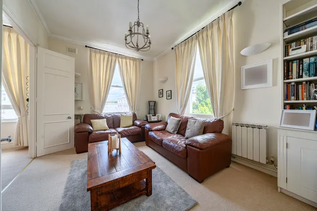 Photo 3 — Flat 6, 56 Belgrave Road, London