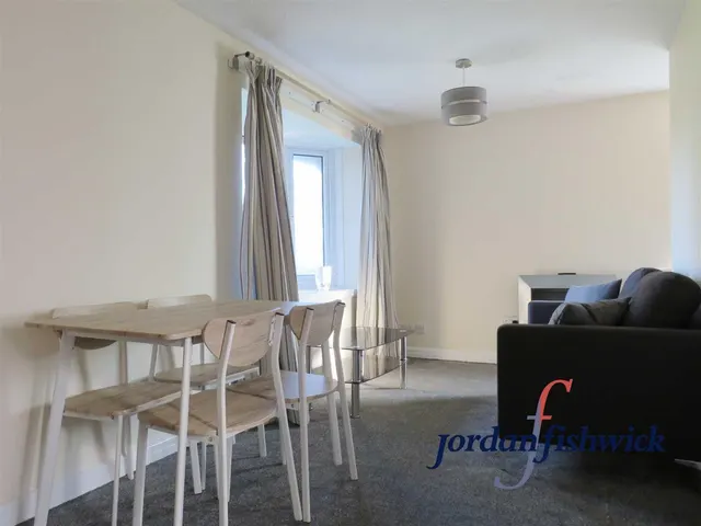 Brackenwood Mews, Wilmslow, SK9, photo 2