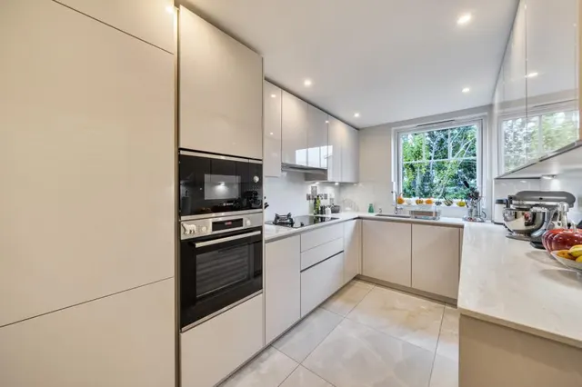 Finchley Lane, London, NW4, photo 2