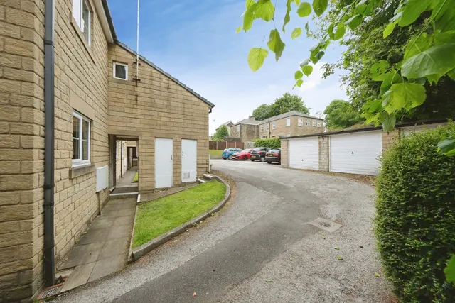 Photo 2 — Clifford Road, Sheffield, S11