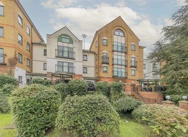 Brent Cross Gardens, Brent Cross, NW4