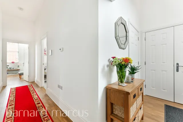 Photo 3 — Glanville Way, Epsom