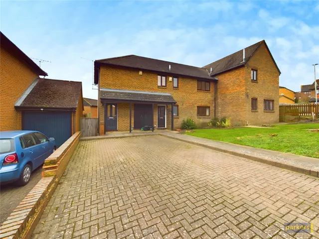 Broad Hinton, Twyford, RG10, photo 1