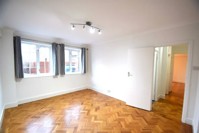 Stamford Court, W6, photo 1