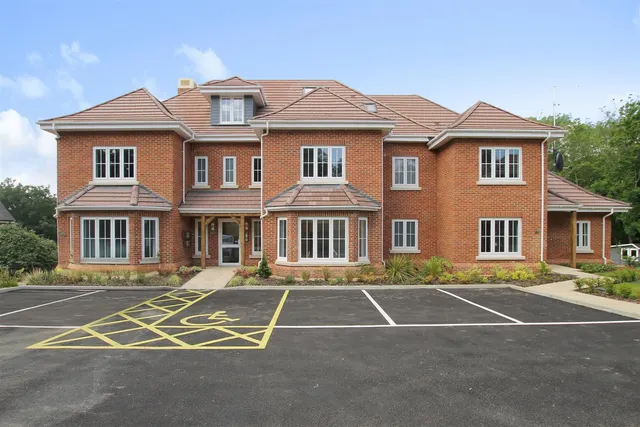 Bridge Road, Sarisbury Green, photo 1