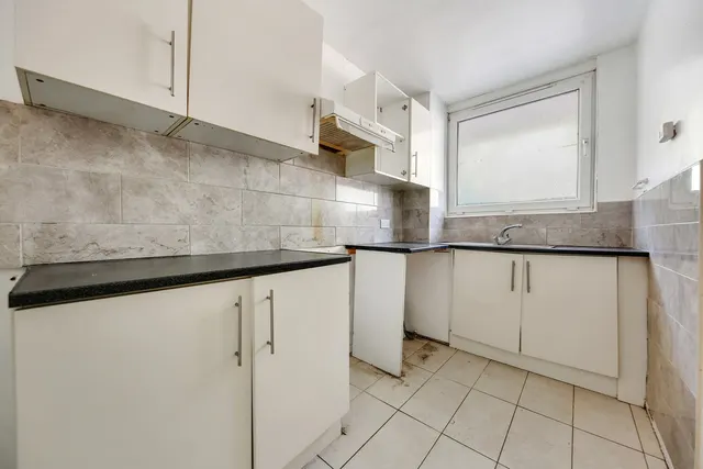 Photo 3 — 105 Fairfoot Road, London, E3 4EJ