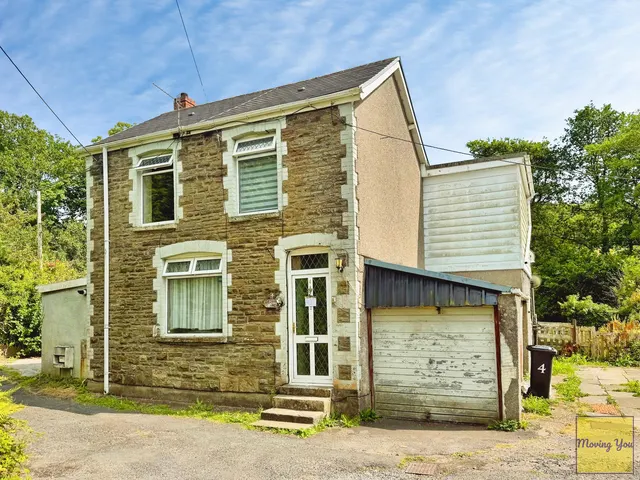 Bryn Awel, Crynant, SA10, photo 1