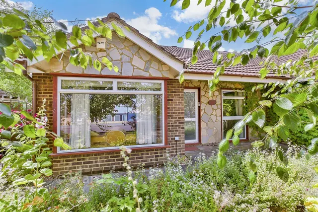 Arthur Salmon Close, Faversham, ME13, photo 1