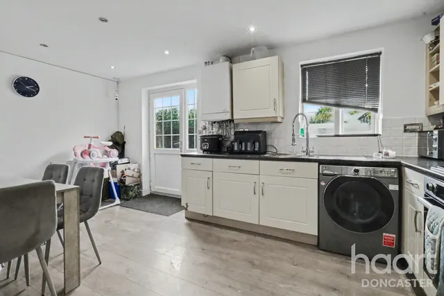 Oak Court, Woodfield Plantation, DN4, photo 2
