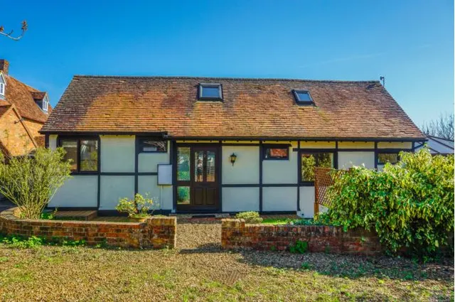Thornborough Road, Nash, Milton Keynes, photo 1