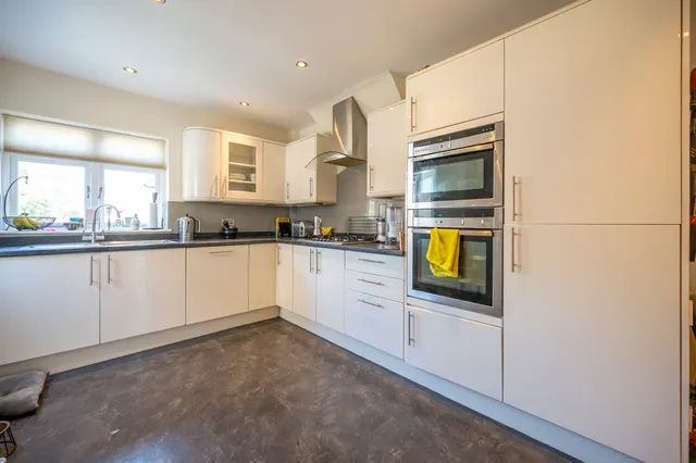 Photo 3 — 435 Romford Road, London