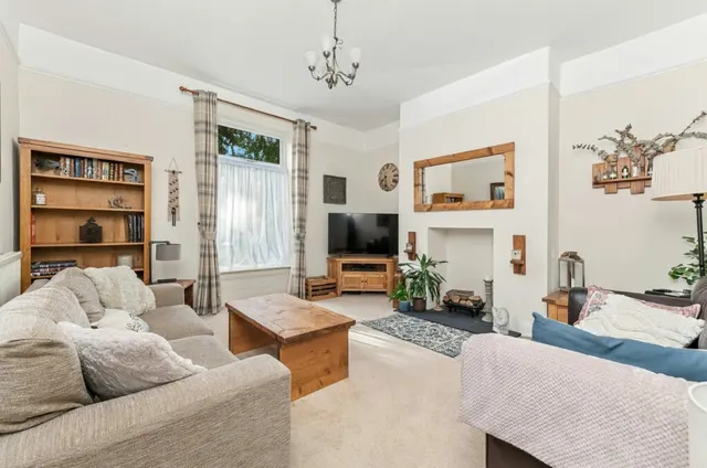 Clifton Road, Marsh, HD1, photo 3