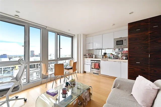 Fairmont Avenue, London, E14, photo 1