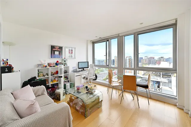 Fairmont Avenue, London, E14, photo 2