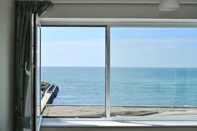 Photo 3 — Arundel Street, Brighton