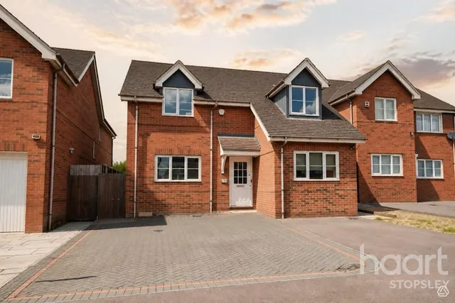 Woodfield Grove, Luton, LU2, photo 1