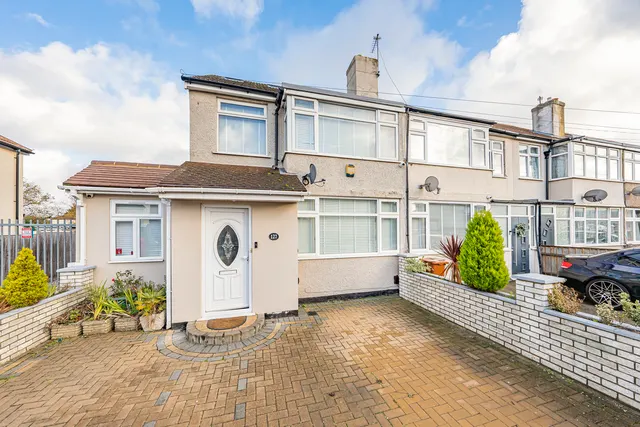 Grosvenor Crescent, Hillingdon, UB10, photo 1