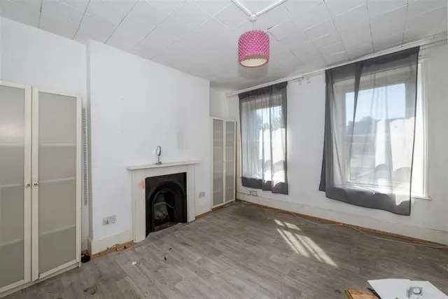 Photo 2 — Stanlake Villas, Shepherds Bush, W12