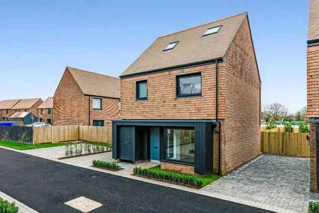 Medland Close, Alfold, GU6, photo 1