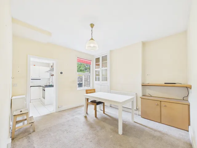 Danesbury Road, Feltham, TW13, photo 2