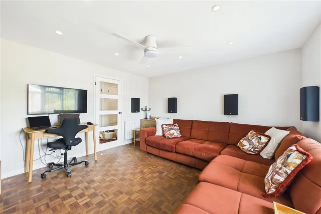 Brewery Road, Horsell, GU21, photo 3