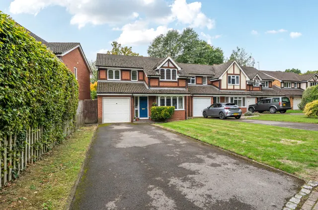Rubus Close, West End, Woking, Surrey, GU24 9XD, photo 1