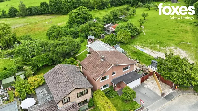 Photo 3 — Heath Close, Colehill, Wimborne, Dorset, BH21 2LP