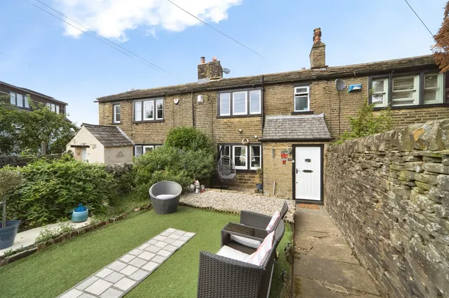 Cliffe View, Allerton, Bradford, photo 1