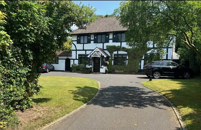 Longdown Lane North, Epsom, KT17, photo 1