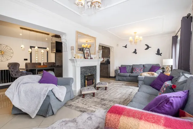 Photo 2 — Chertsey Road, Twickenham, TW2