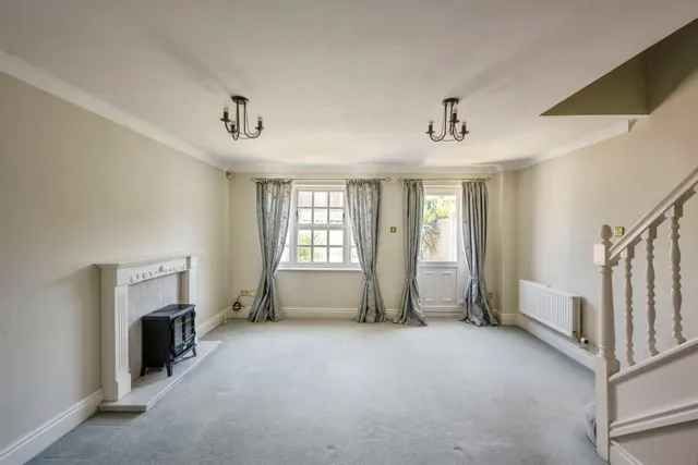 Photo 2 — Bedford Court, Bawtry, Doncaster