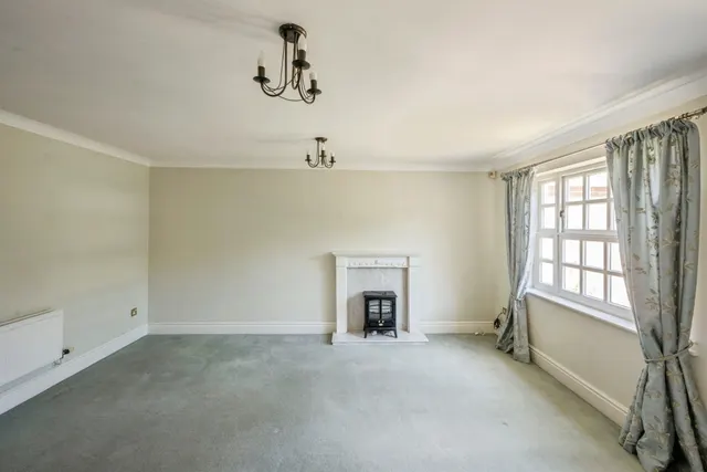 Photo 3 — Bedford Court, Bawtry, Doncaster