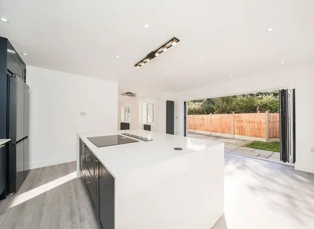 Portsmouth Road, Thames Ditton, KT7, photo 3
