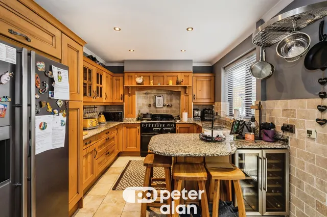 Henfaes Road, Neath, SA11, photo 3