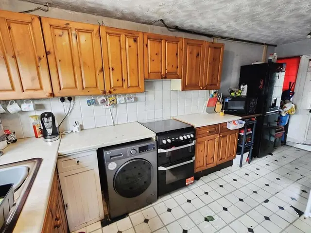 Photo 3 — Cedar Road, Nuneaton, Warwickshire, CV10