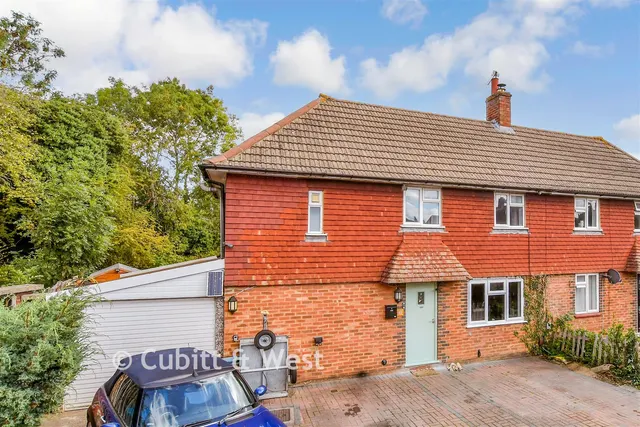 Shamrock Close, Fetcham, KT22, photo 1