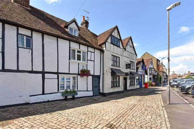The Broadway, Amersham, Buckinghamshire, HP7 0HJ, photo 1
