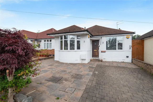 Woodford Crescent, Pinner, HA5, photo 1