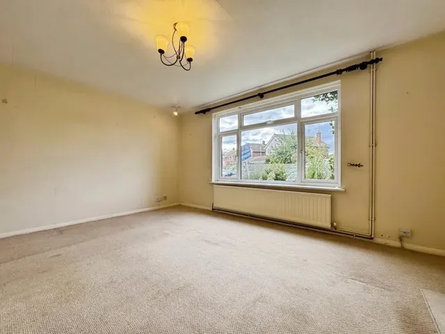 Churchill Close, Flackwell Heath, HP10, photo 2